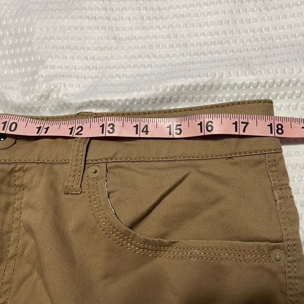 Tan shorts - Picture 5 of 6